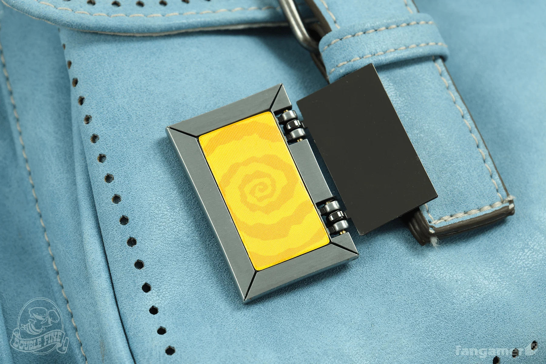 Psycho-Portal Hinged Lenticular Pin - Image 8
